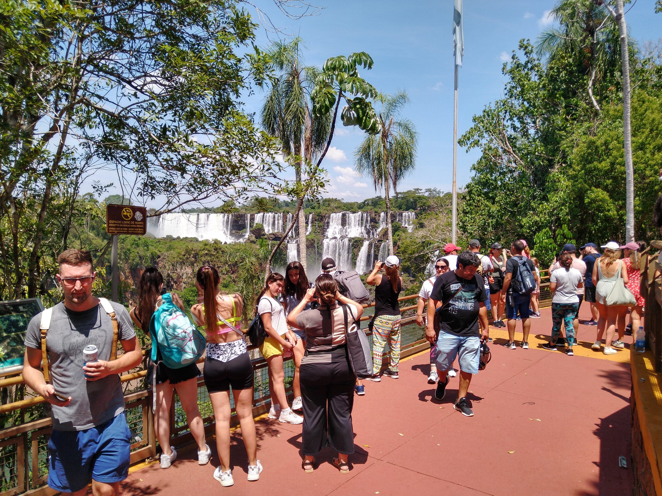 Iguazú transita un buen fin de semana largo con más de 15 mil visitantes en Cataratas