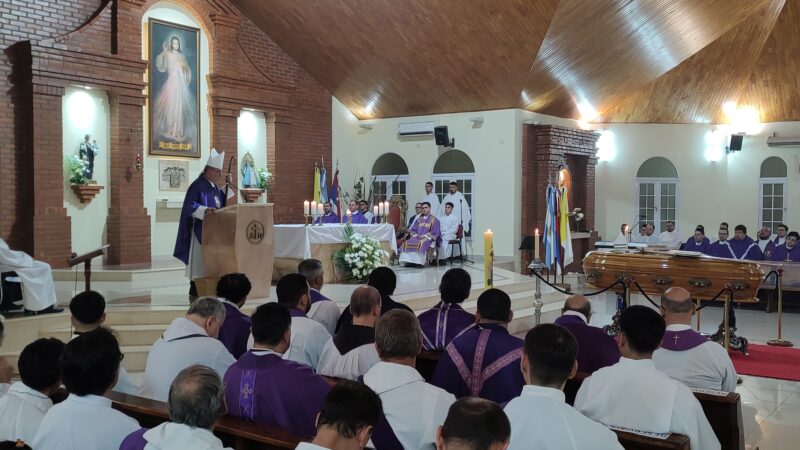 Cientos de personas despidieron al Obispo Emérito Marcelo Martorell