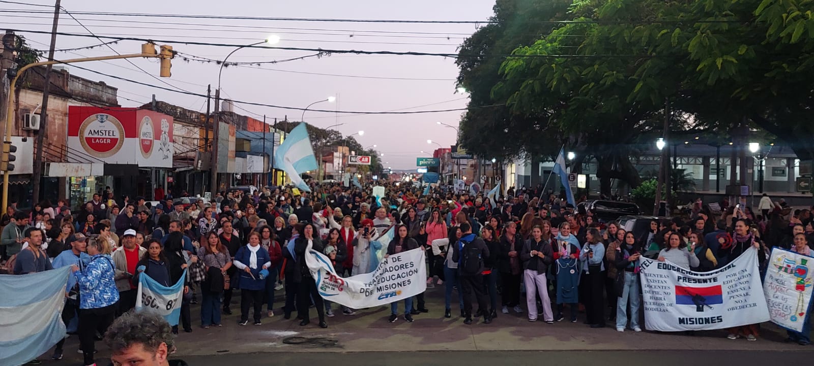El gobierno no dio respuestas a los docentes y pidió al juez que lleve adelante el desalojo del acampe