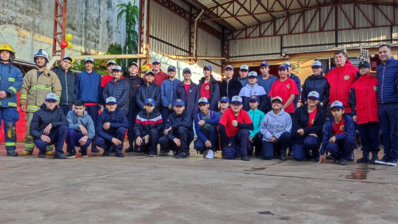 Bomberos voluntarios de Iguazú celebraron día con un acto y toque de sirena