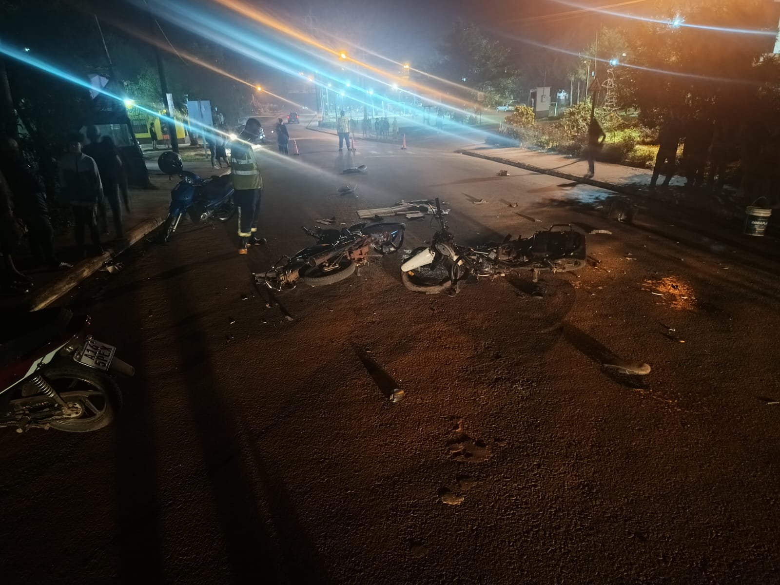 Iguazú: Un motociclista colisiono con una motocicleta y esta colisionó con una tercera, hay 5 heridos