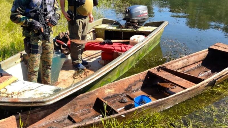 Policías de medioambiente destruyeron botes utilizados para pesca ilegal y otros ilícitos