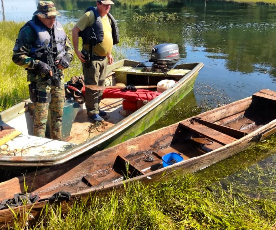 Policías de medioambiente destruyeron botes utilizados para pesca ilegal y otros ilícitos