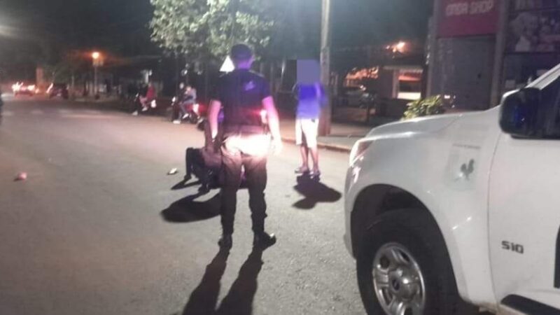 Persiguió a su ex en una moto y lesionó a su tío con un machete