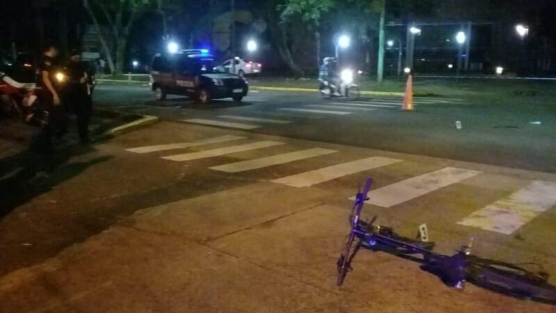 Motociclista chocó a una menor en bicicleta, abandonó a su acompañante y fue detenido en el hospital