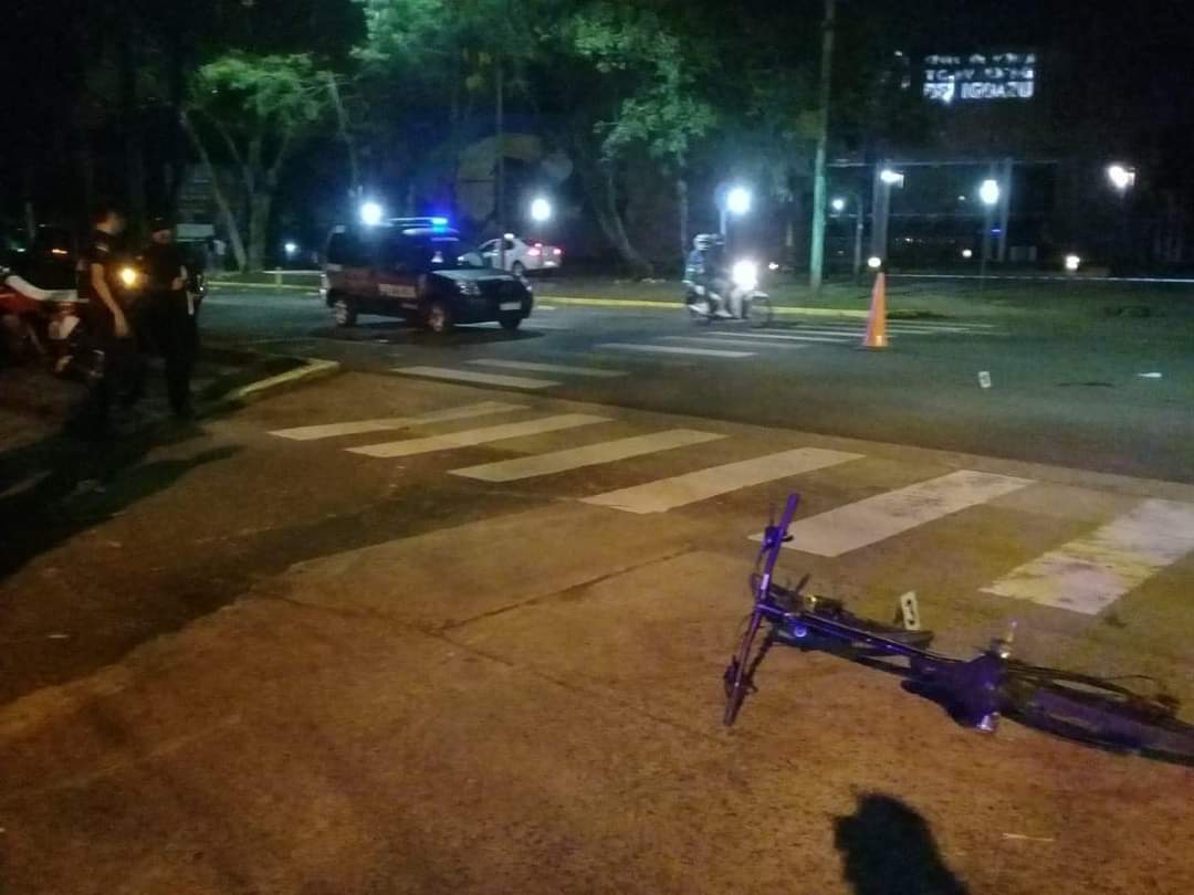 Motociclista chocó a una menor en bicicleta, abandonó a su acompañante y fue detenido en el hospital