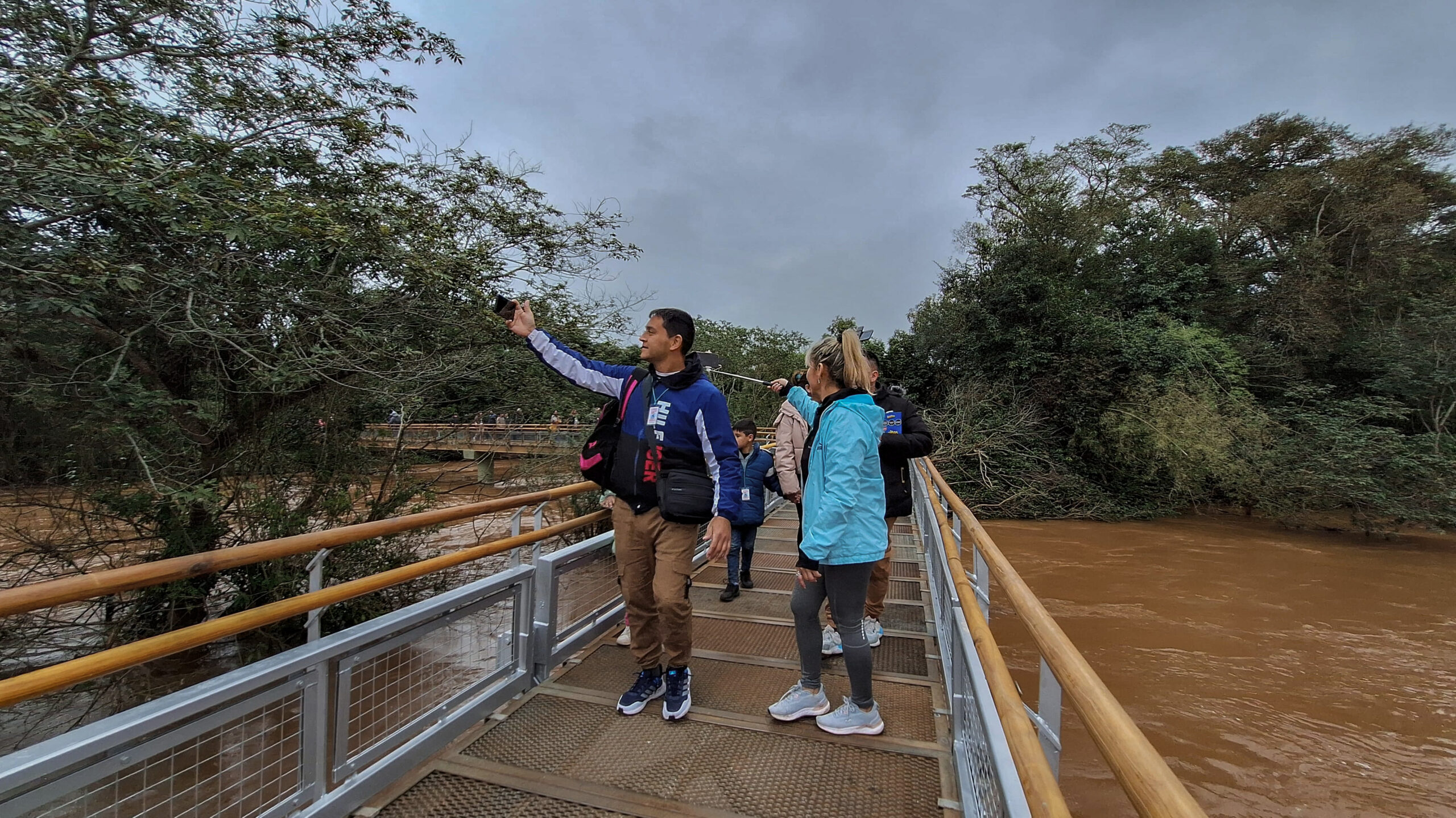 Intensa afluencia de visitantes en cataratas, ingresaron más de 10 mil turistas este miércoles