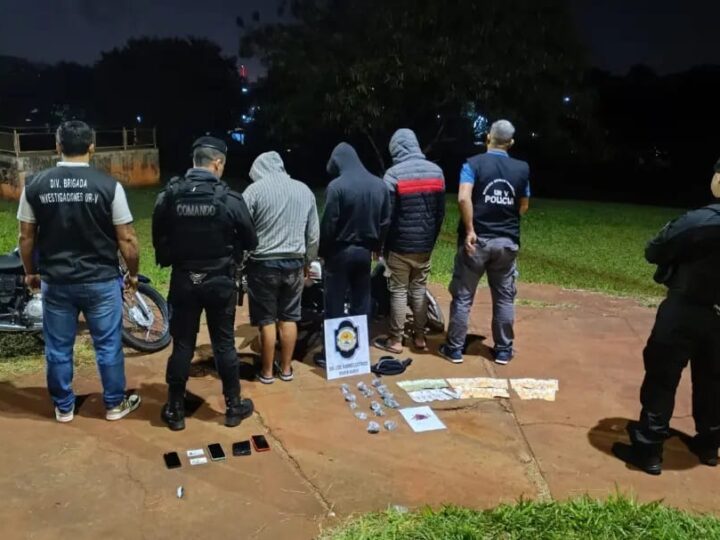 Iguazú: Atraparon a tres narcodeliverys en barrio Belen y secuestraron dosis de marihuana