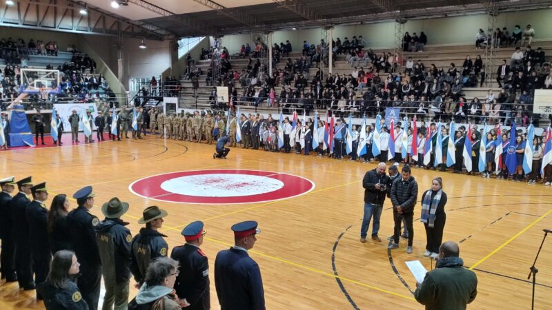 Pese a la lluvia se celebró el día de la independencia en Iguazú