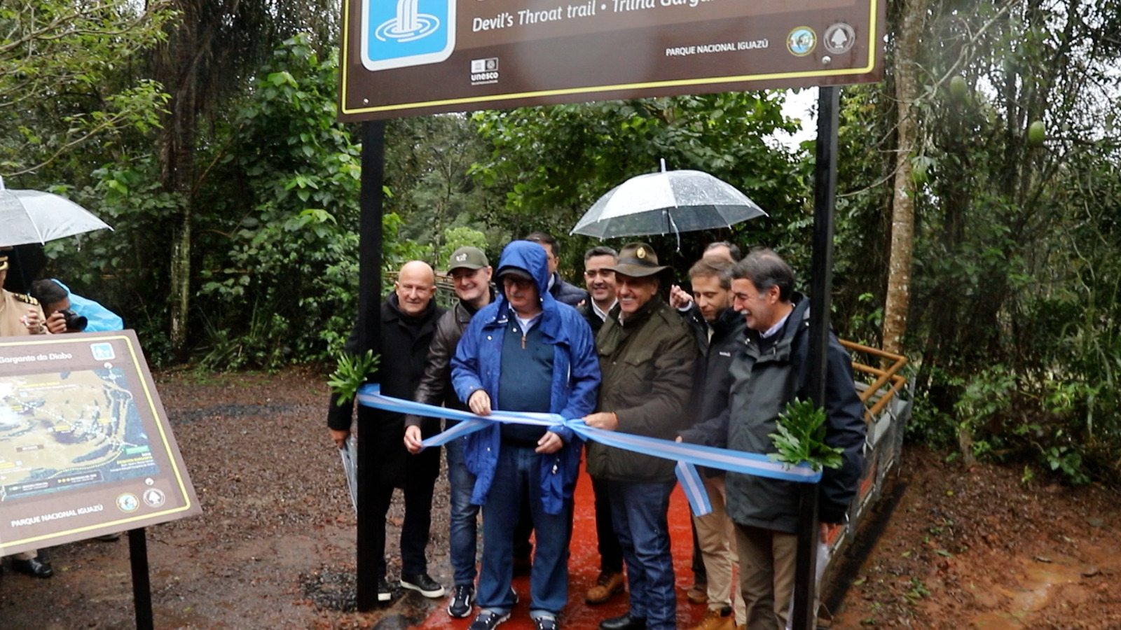 Bajo una intensa lluvia reinauguraron el circuito Garganta del Diablo