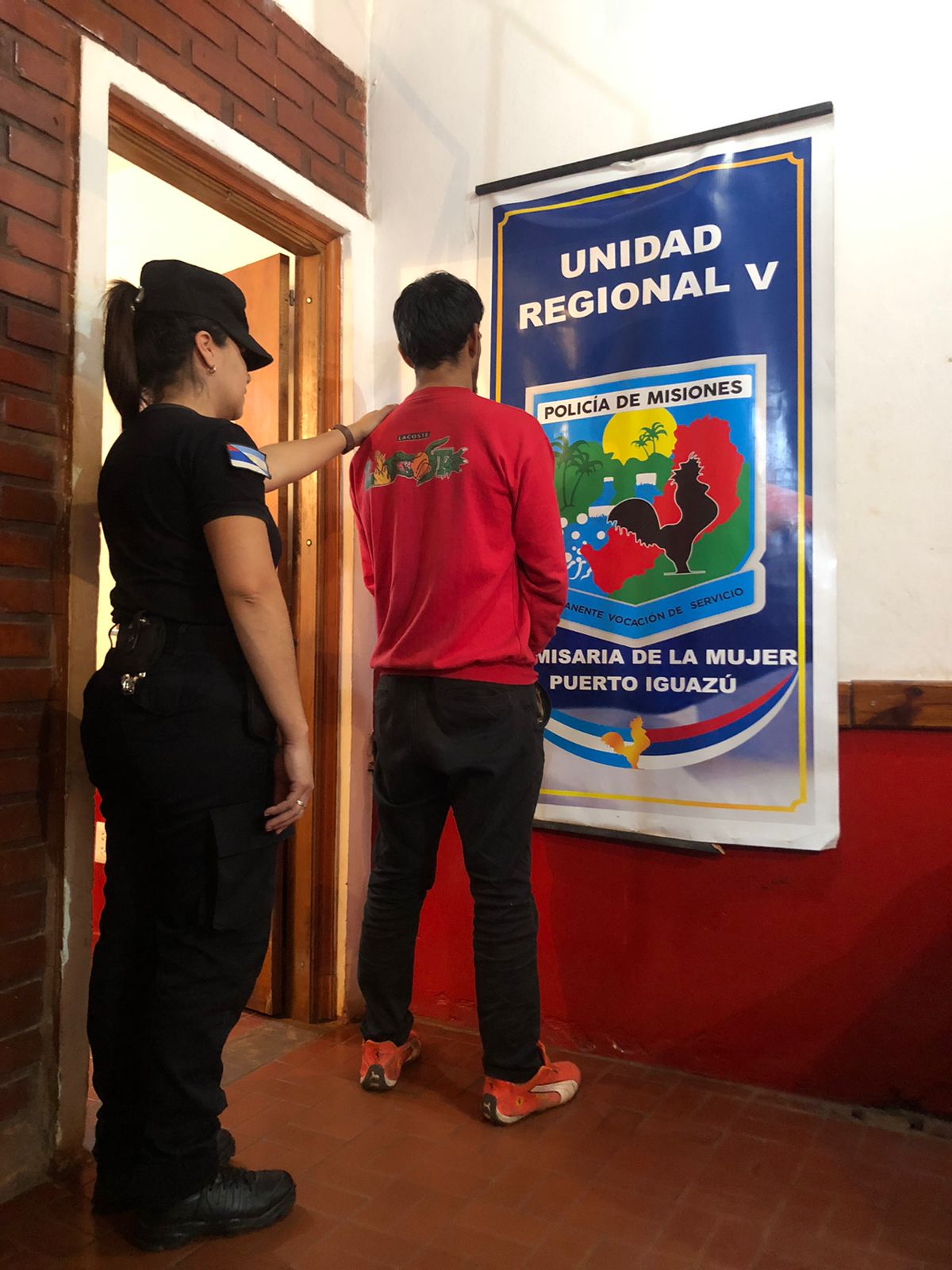 Un allanamiento por un delito sexual derivó en la incautación de neumáticos de contrabando en Santa Rosa