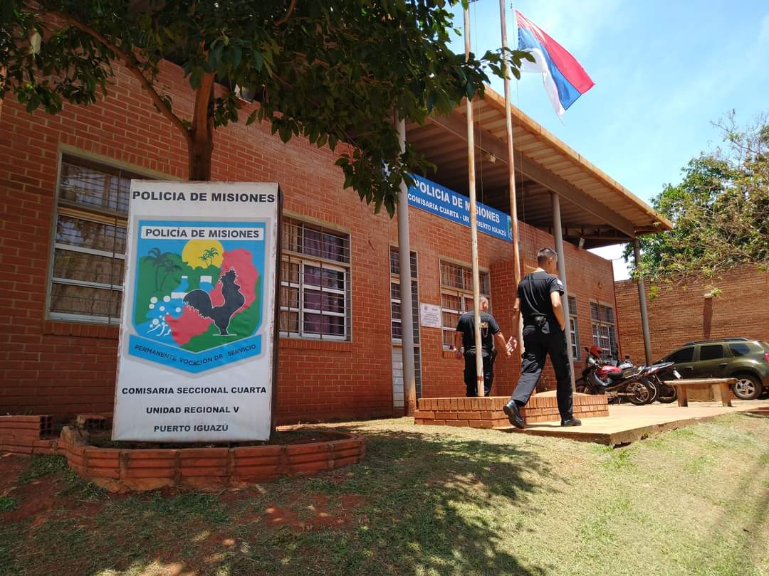 Iguazú: Denunció que su novia y su suegra le destrozaron la moto y el televisor