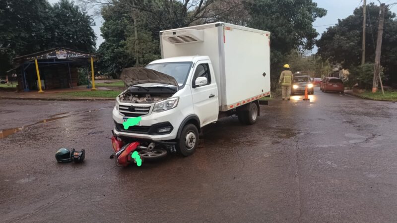 Iguazú: Siniestro vial dejó a un motociclista herido