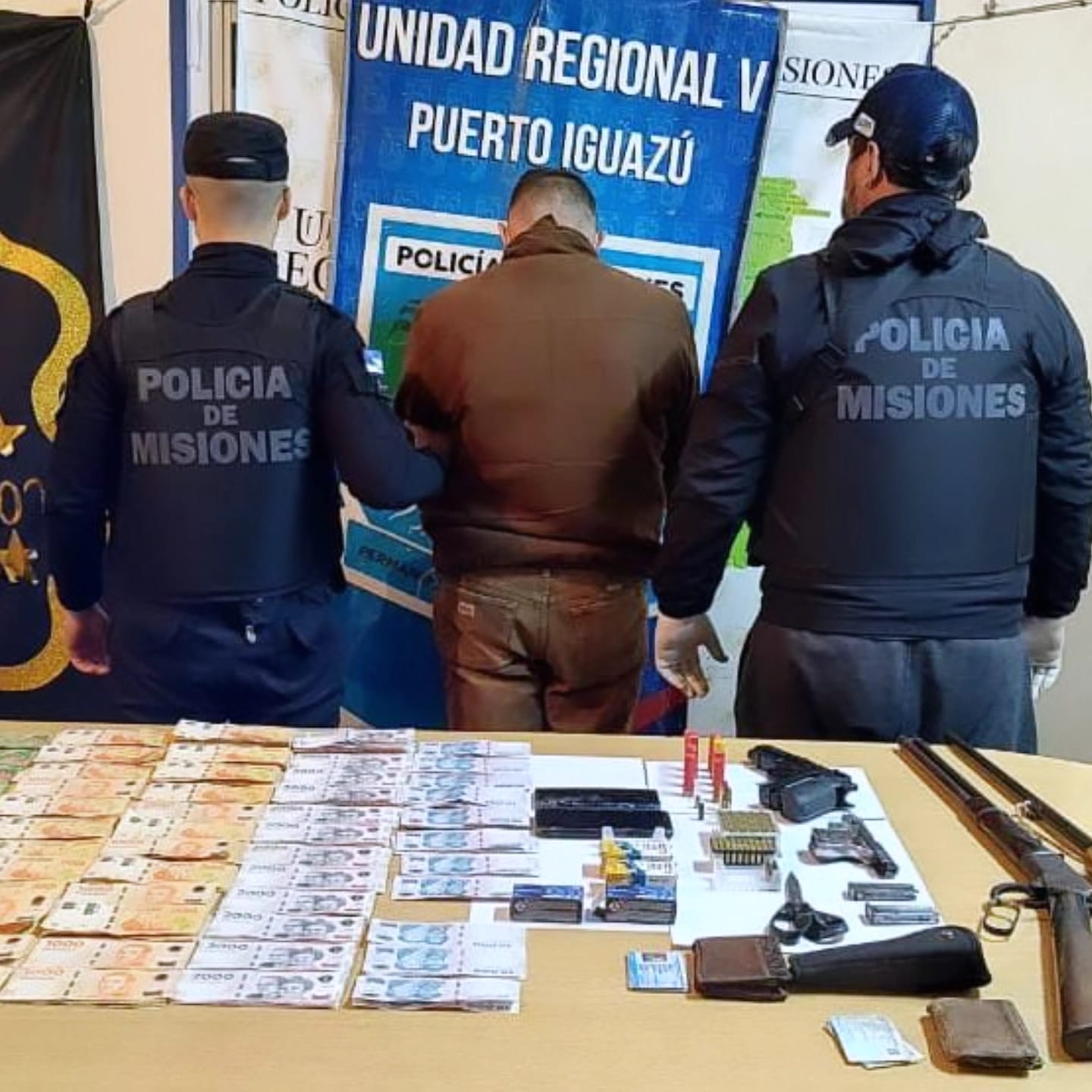 Wanda: secuestraron armas de fuego, más de 250 gramos de cocaína y arrestaron a un hombre