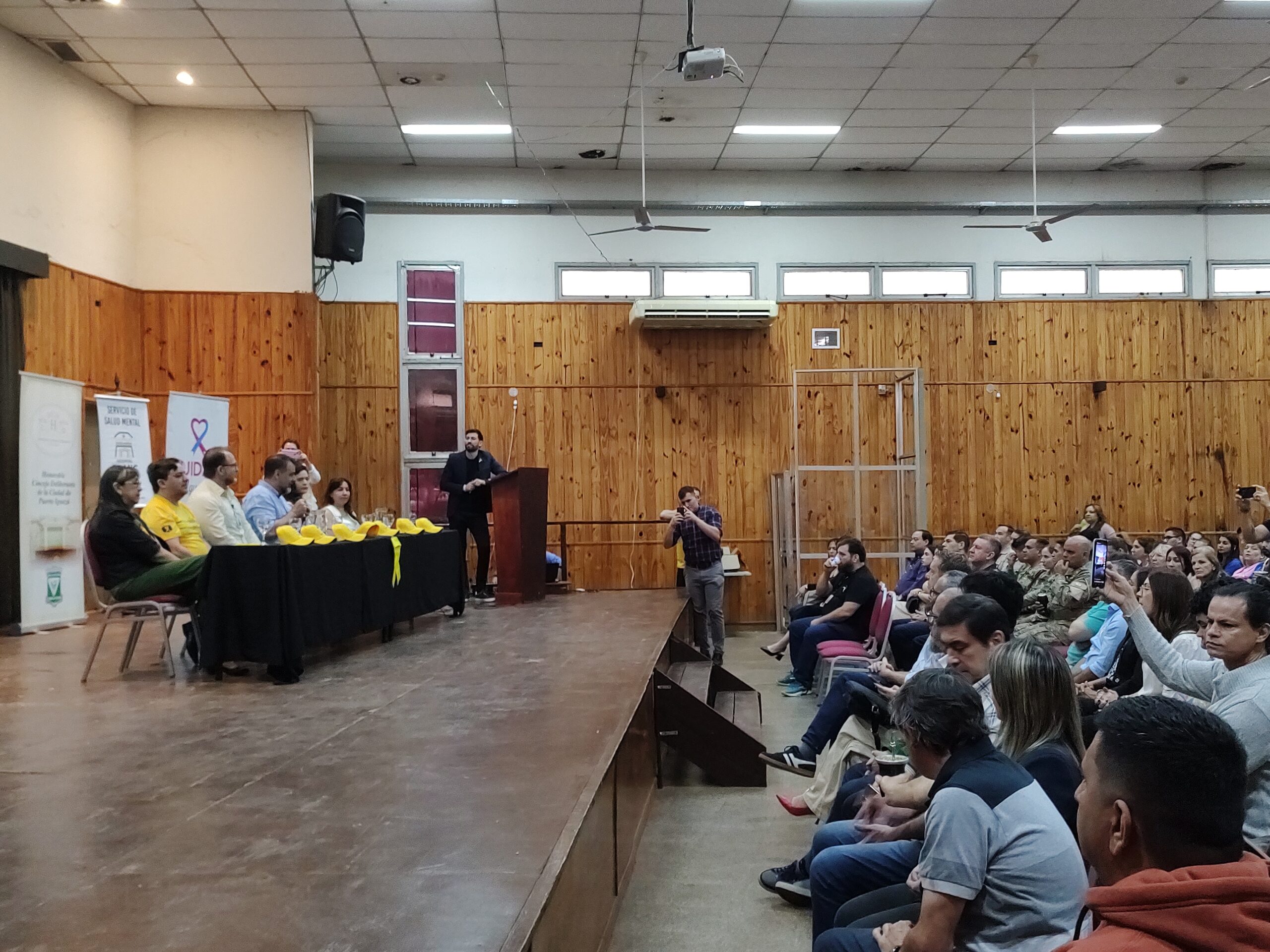 Bajo el Lema “Hablar es la mejor solución” se desarrolló una capacitación sobre prevención de suicidios en Iguazú