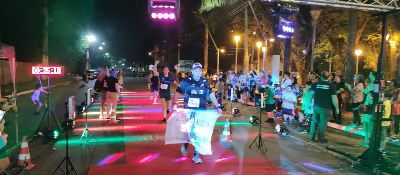 Más de 600 corredores dijeron presente en la primera carrera nocturna Aniversario Puerto Iguazú
