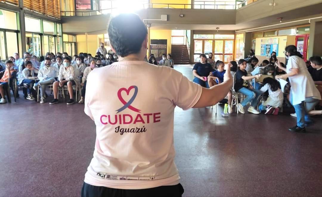 Charla abierta sobre la importancia de los controles en la lucha contra el cáncer de mama