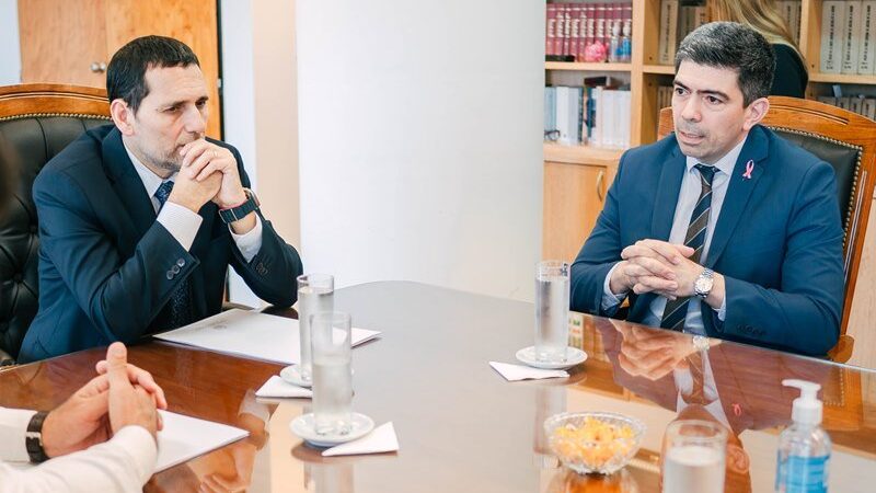 Firmaron un convenio para la creación de espacios para Cámaras Gesell en San Pedro e Iguazú