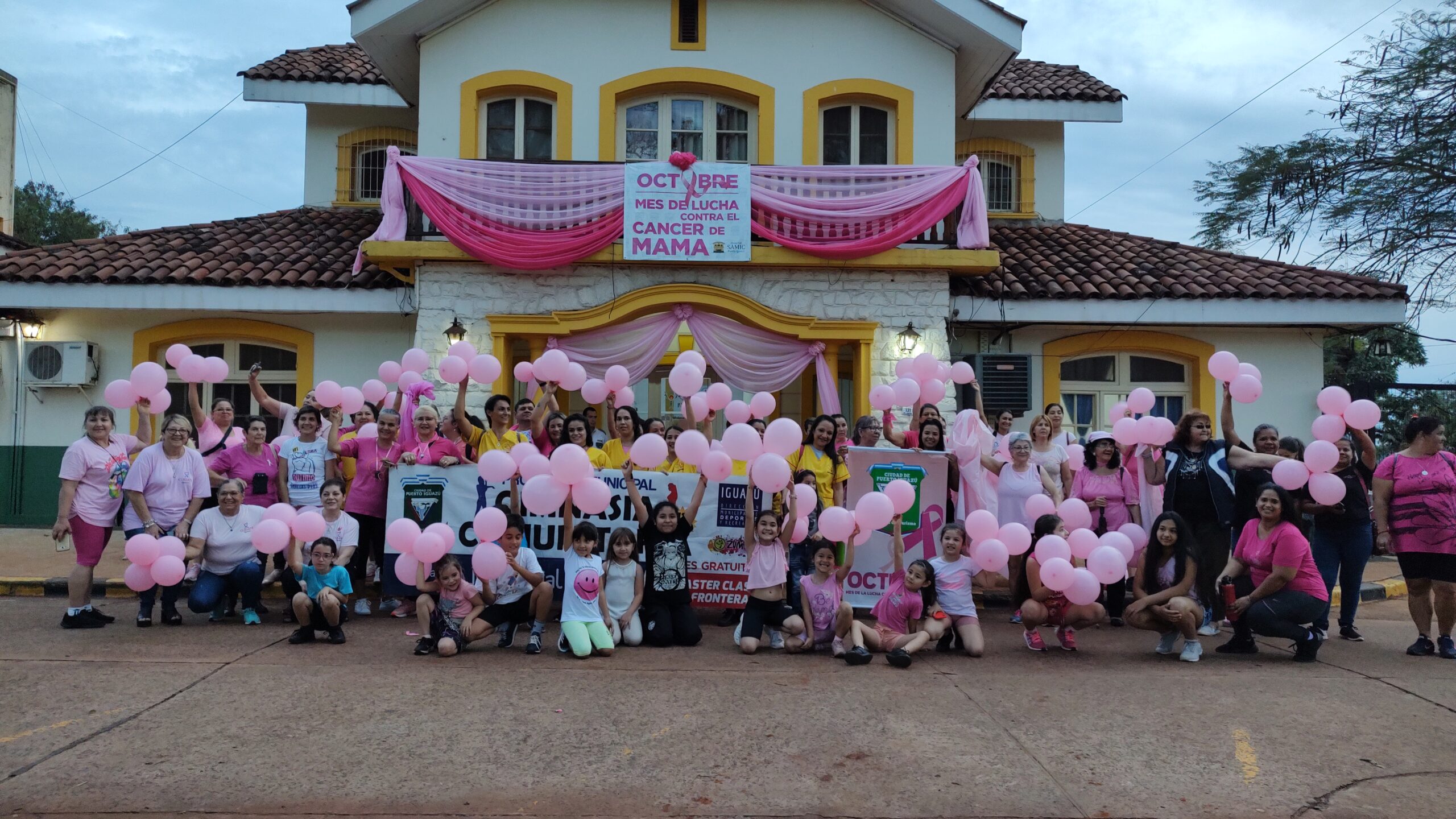 Actividad física y abrazo al hospital SAMIC para concientizar sobre el cáncer de mama