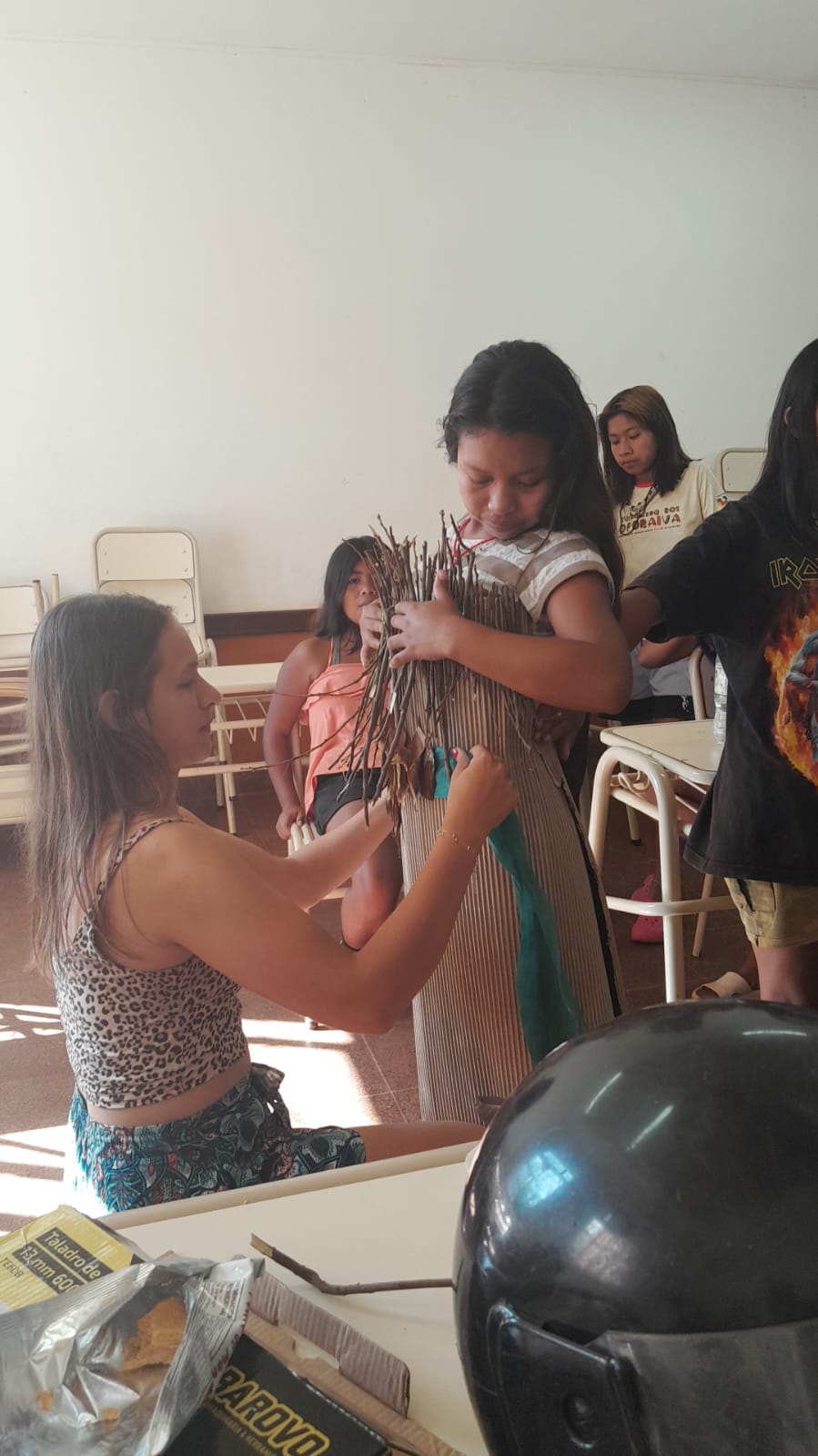 Contarán la historia de la cultura mbya con un desfile de moda hecho con materiales reciclados