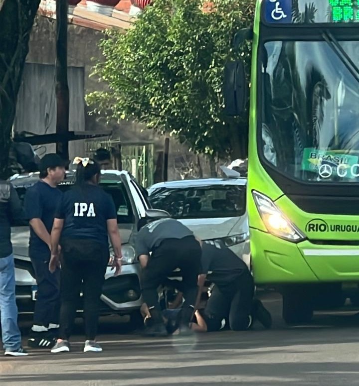 Inspectora de tránsito fue embestida por un colectivo durante un control