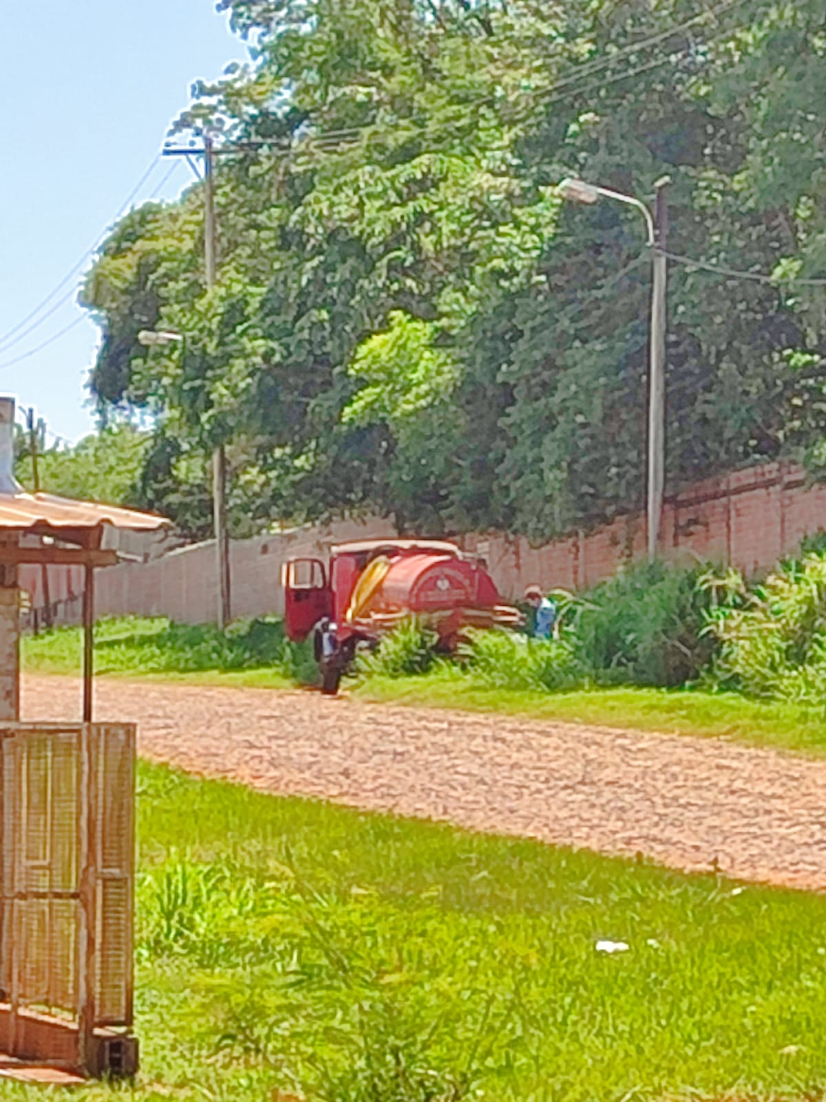 Denunciaron a una empresa de servicio de camiones atmosféricos por derrame de desechos cloacales en la vía publica