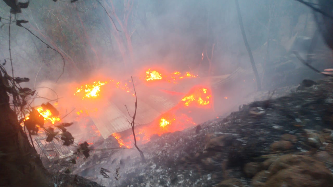 Incendio consumió una vivienda precaria en cuestión de minutos