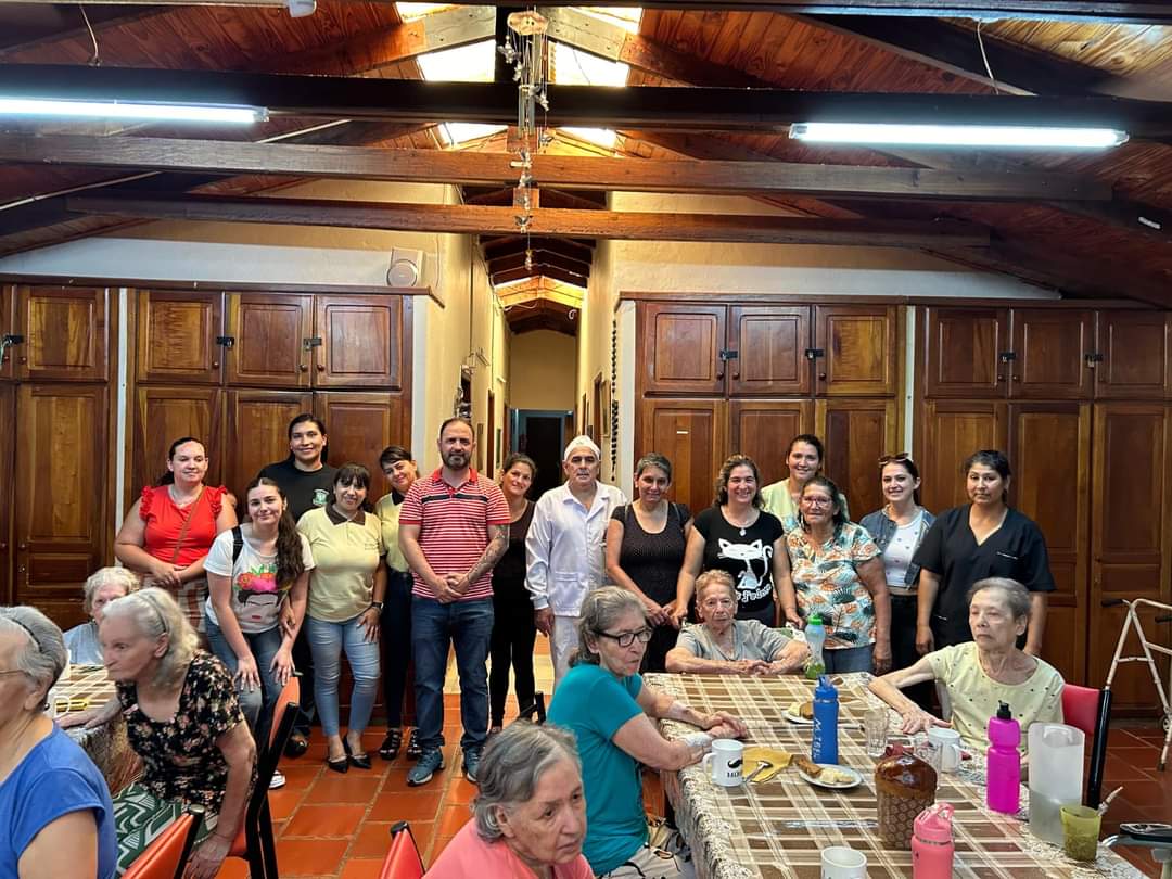 Aprendieron a elaborar panetones, pan dulce y budines saludables y los donaron al Hogar de Ancianos San Ramón