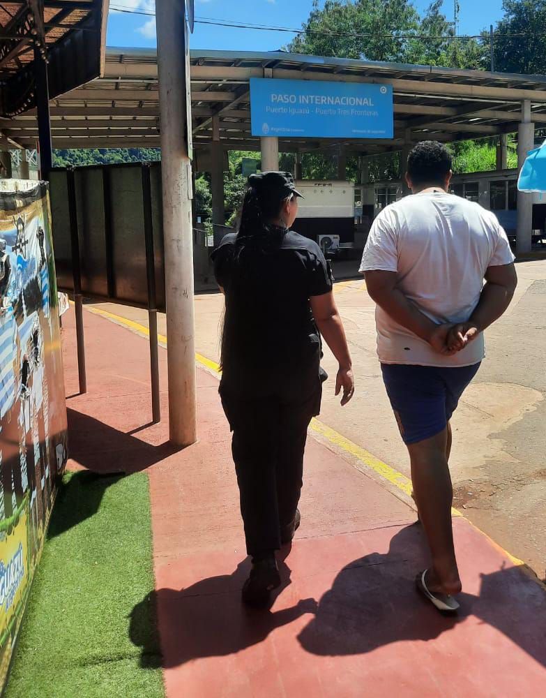 Escapó de la Justicia paraguaya y fue detenido en Iguazú tras amenazar a su pareja e hijos