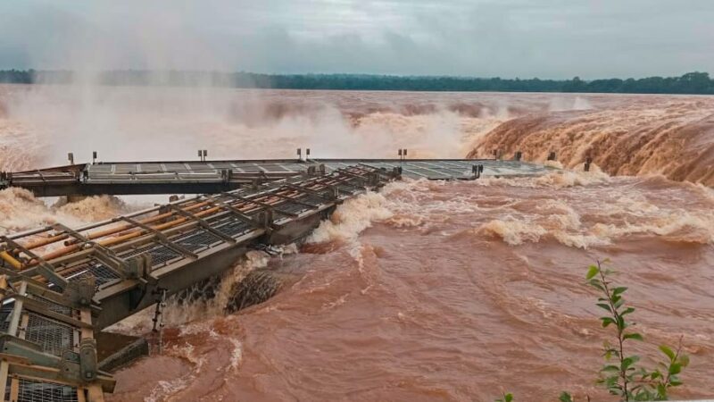 Se espera un pico de crecida del rio Iguazú que podría superar los 10 mil metros cúbicos