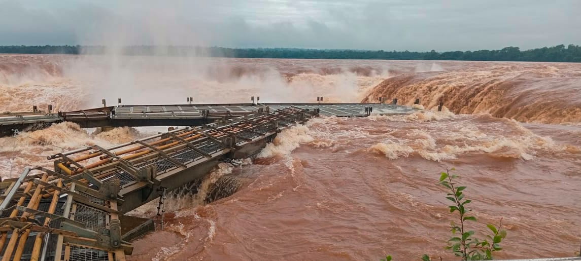 Se espera un pico de crecida del rio Iguazú que podría superar los 10 mil metros cúbicos