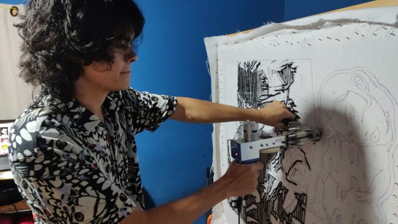 Tiene 20 años y montó un emprendimiento de alfombras personalizadas en Iguazú