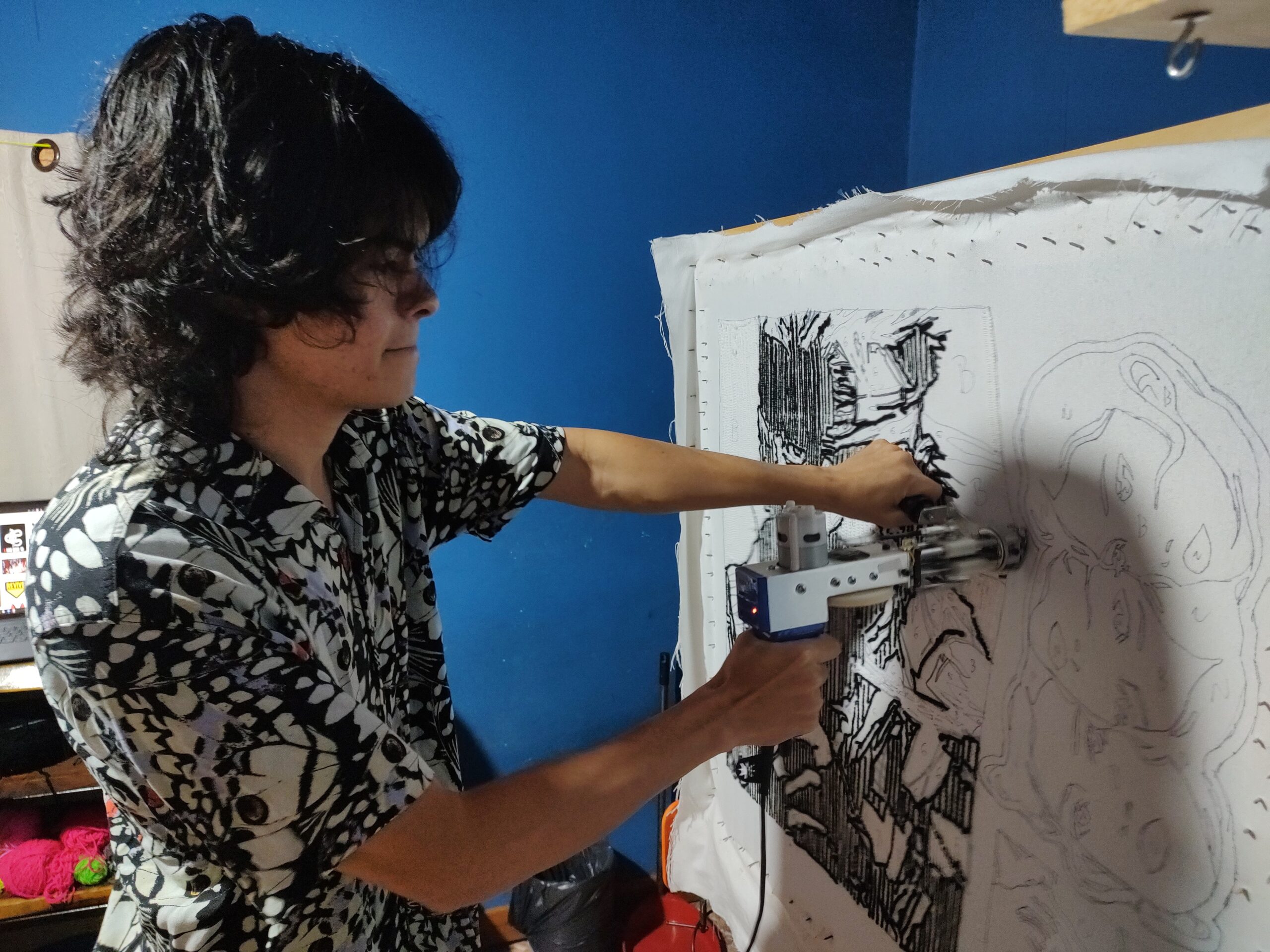 Tiene 20 años y montó un emprendimiento de alfombras personalizadas en Iguazú