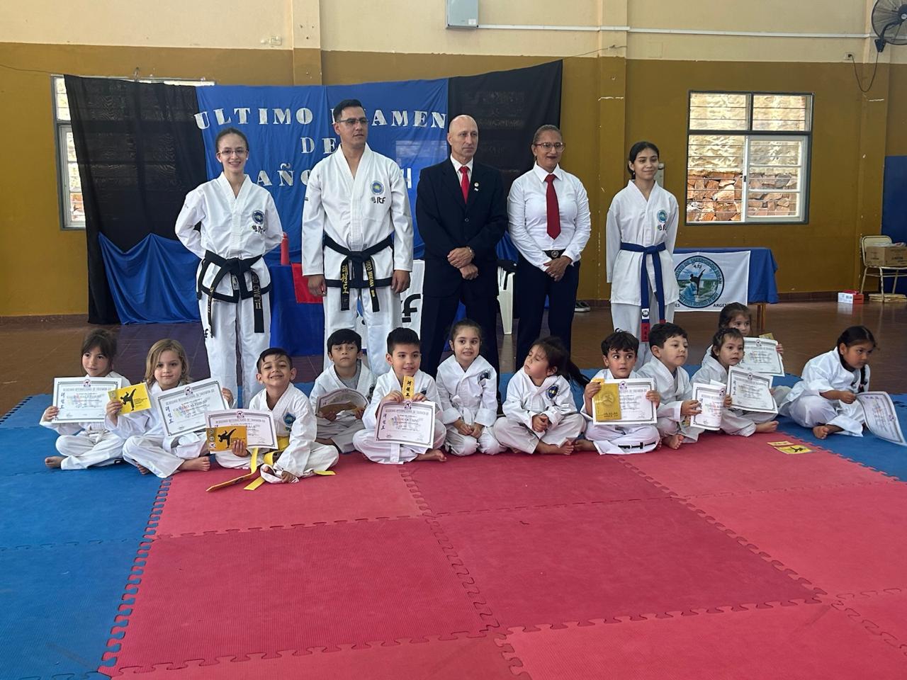 Taekwondo: 70 atletas rindieron el último exámen del 2024