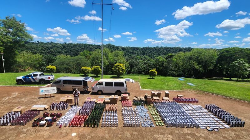 Interceptaron dos paraguayos con cigarrillos y mercadería ilegal y los expulsaron del país