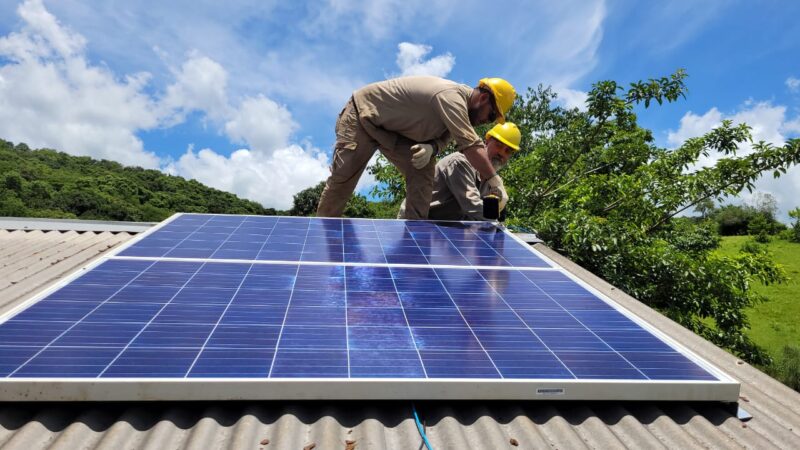 Energía de Misiones conectó paneles solares en cinco chacras internadas en pleno monte