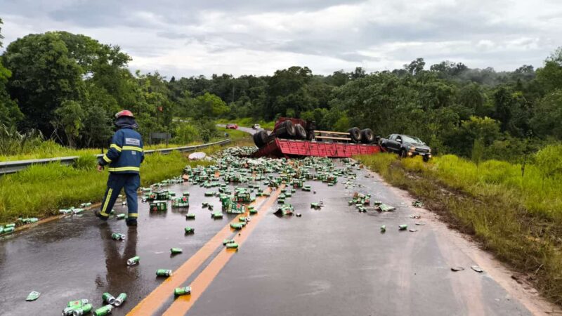 Despiste de camión cargado con cerveza genera interrupción en la Ruta 101