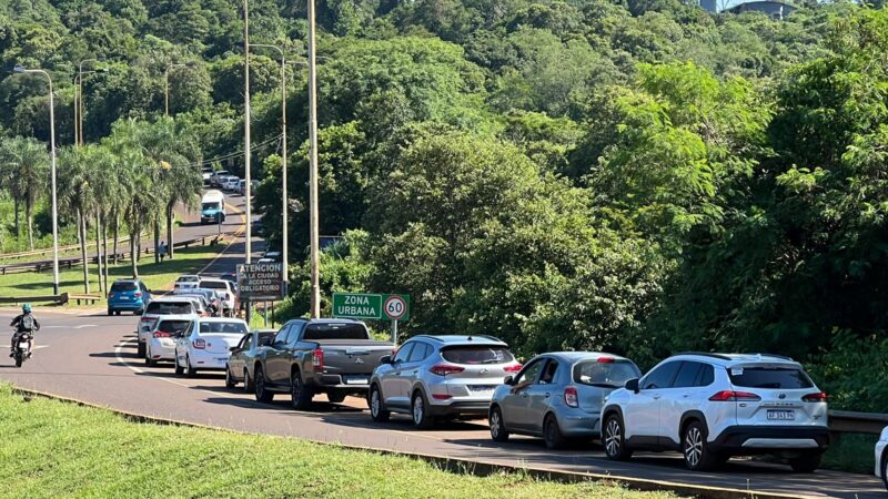 Mas de 3 horas de espera para trasponer la frontera en Iguazú