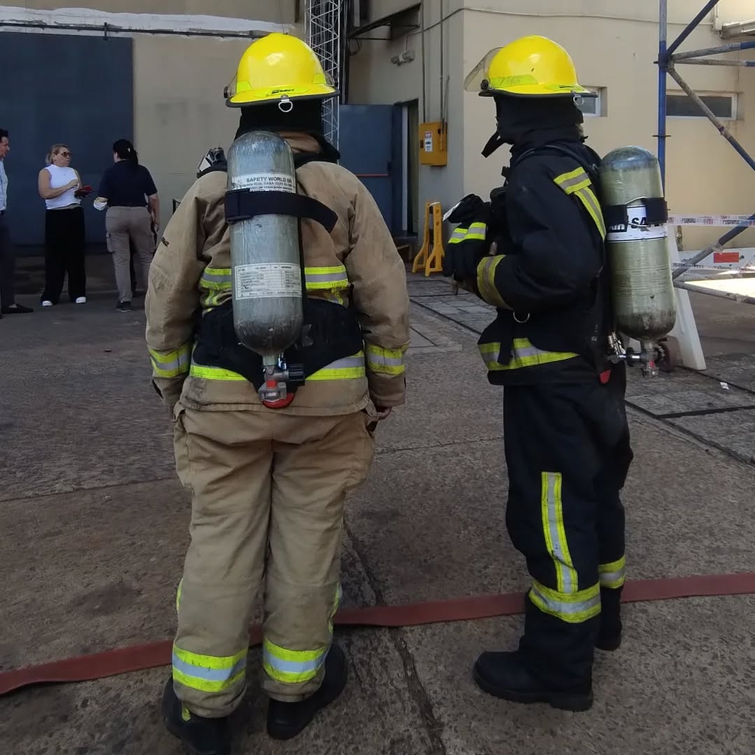 Se incendio un transformador en la zona de frontera, las llamas fueron extinguidas por el personal del comercio