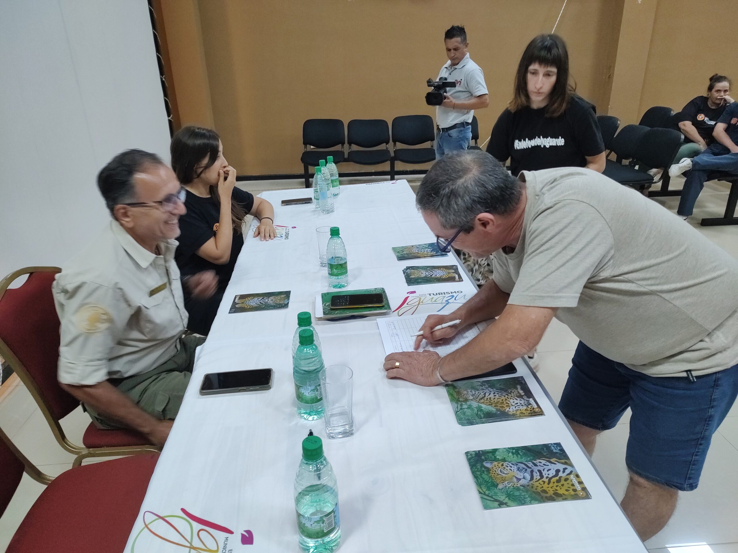 Firmaron un acta de compromiso simbólica para mitigar el atropellamiento de animales