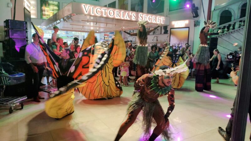 Duty Free Shop Puerto Iguazú presenta un show de carnaval autóctono