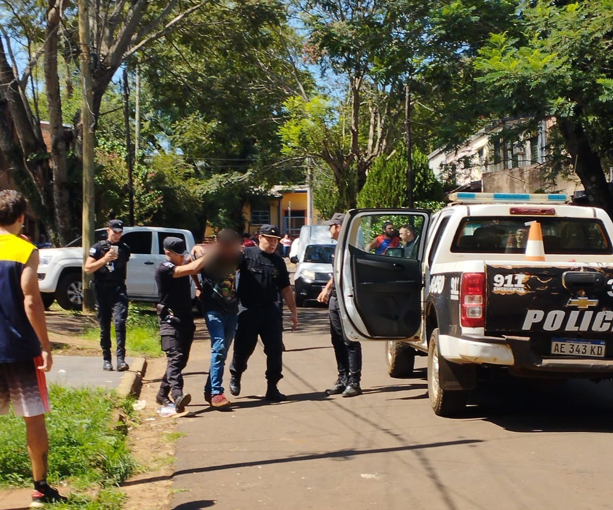 Lo descubrieron intentando robar una moto, lo acorralaron y la policía lo detuvo