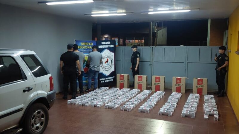 Intentaron evadir el control con la camioneta cargada de cigarrillos, fueron detenidos