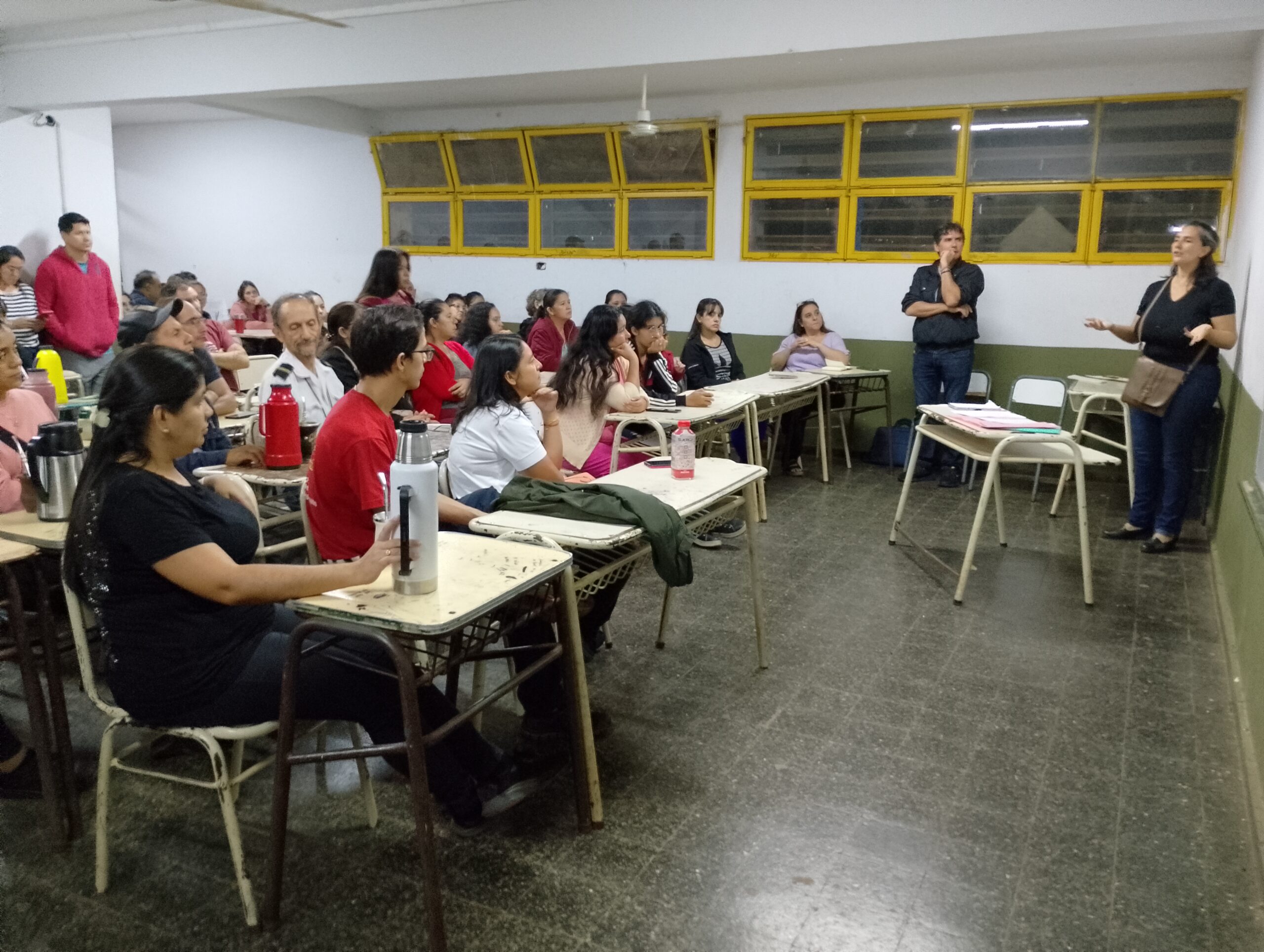 Padres de la EPET Nº 4 exigirán al Consejo General de Educación que garantice la educación de sus hijos