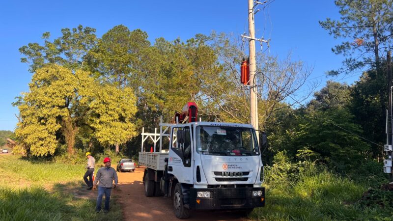 Mejoran servicio eléctrico y alumbrado en Santo Pipó y Jardín América
