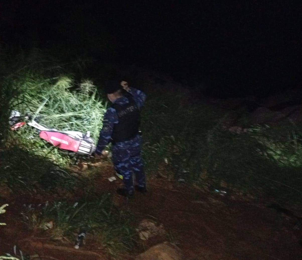 Iguazú: Policías recuperaron una motocicleta abandonada en una zona de malezas