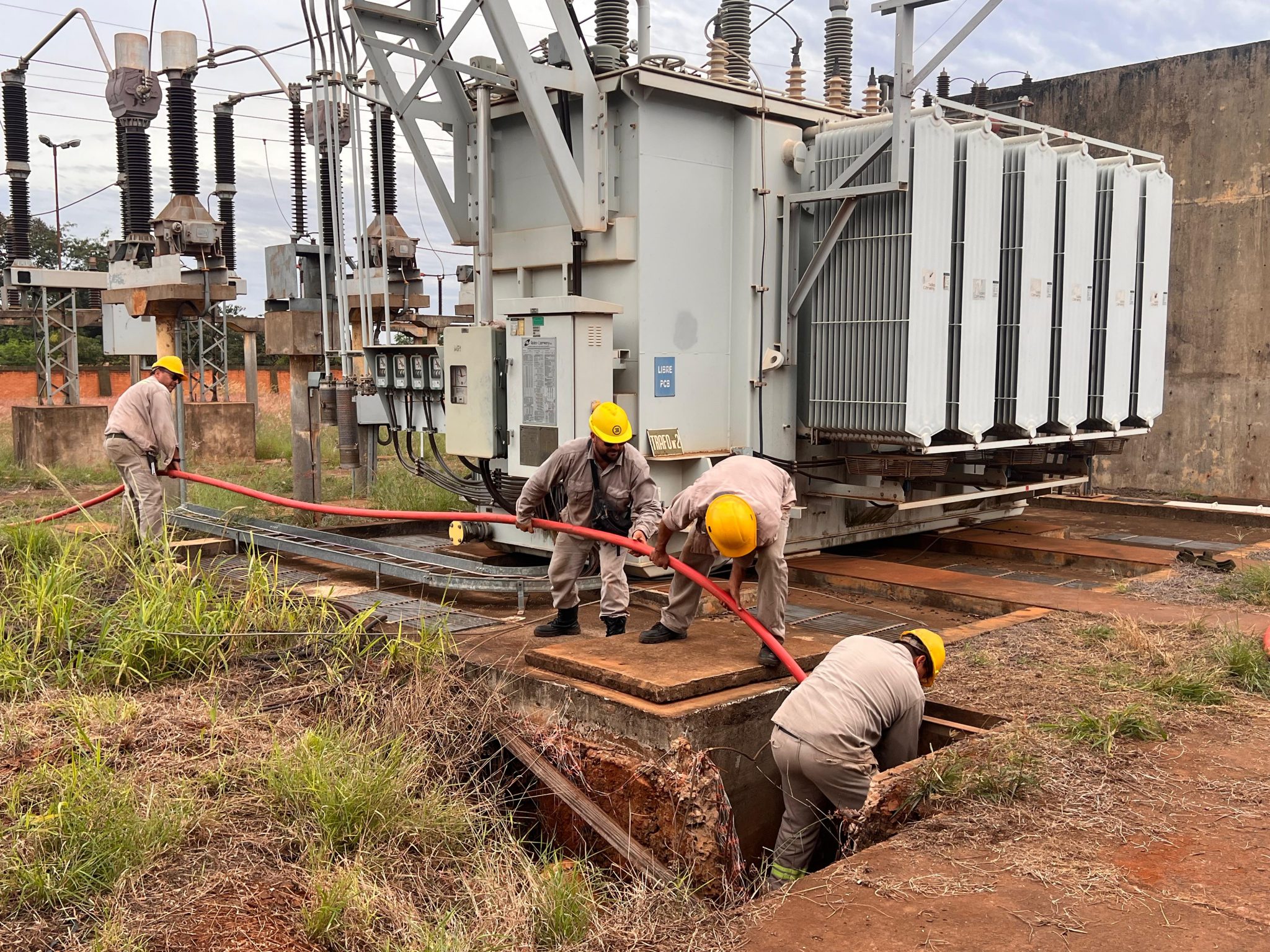 Energía de Misiones instala nueva salida subterránea en 33 kV en la Estación San Lucas de Puerto Iguazú