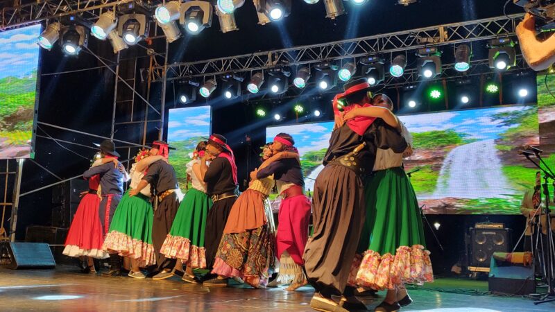 Celebrarán a la patria con una peña folclórica y títeres  “Al caer el sol en Cataratas”