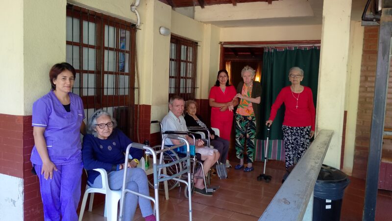 El cuidado, la compañía y la vocación de servicio ayudan a transitar lo que les queda de vida