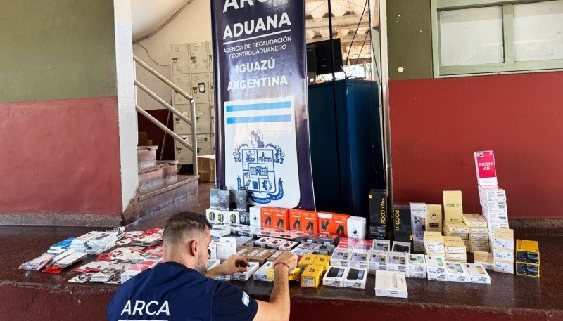 Iguazú: Intentaron ingresar al país con productos electrónicos escondidos en un doble fondo